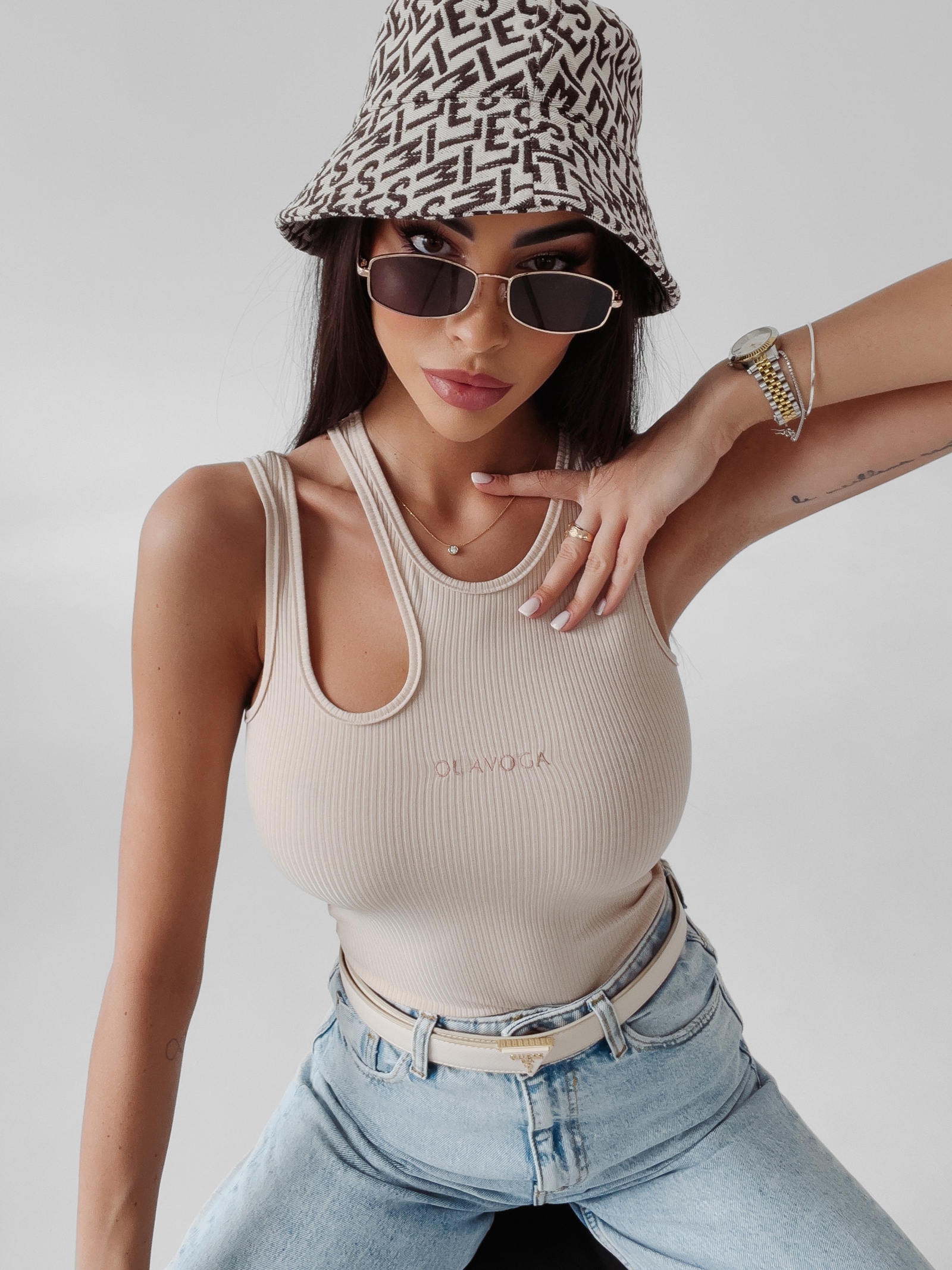 Body prążkowane z wycięciem Tajla Ola Voga beżowe