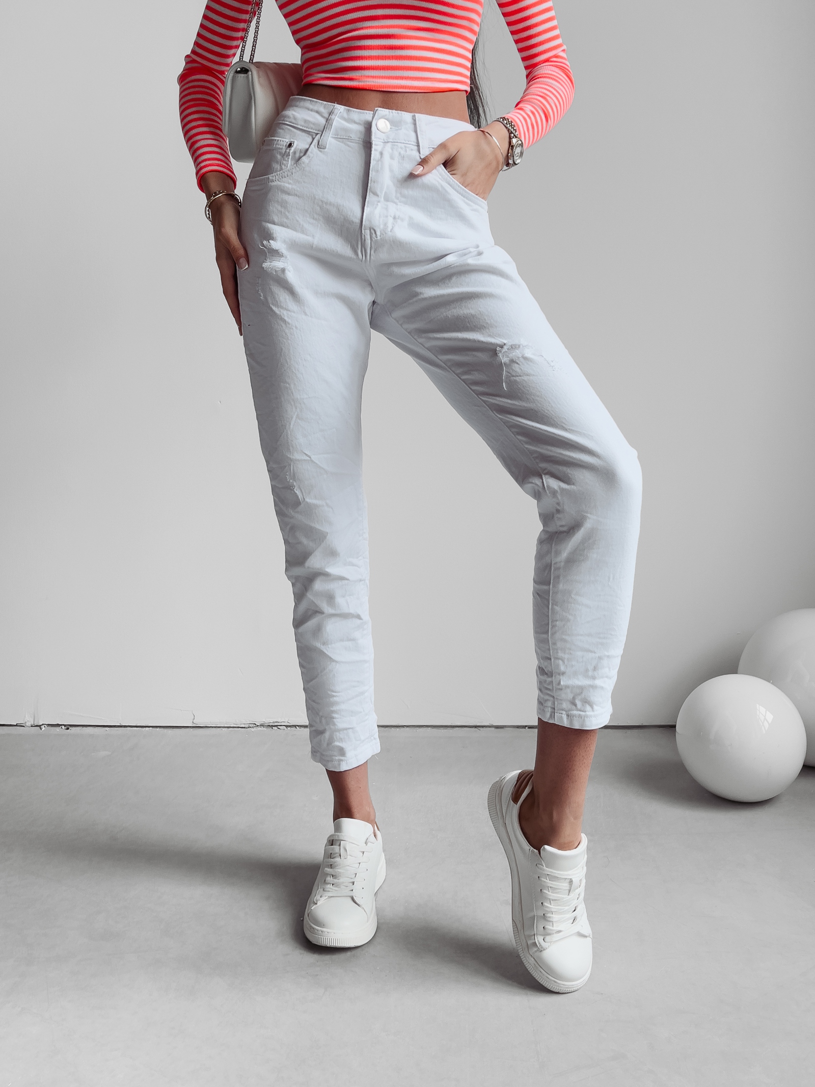 Spodnie jeansowe mom fit CAMI 249 OLAVOGA białe Spodnie jeansowe mom fit CAMI 249 OLAVOGA białe
