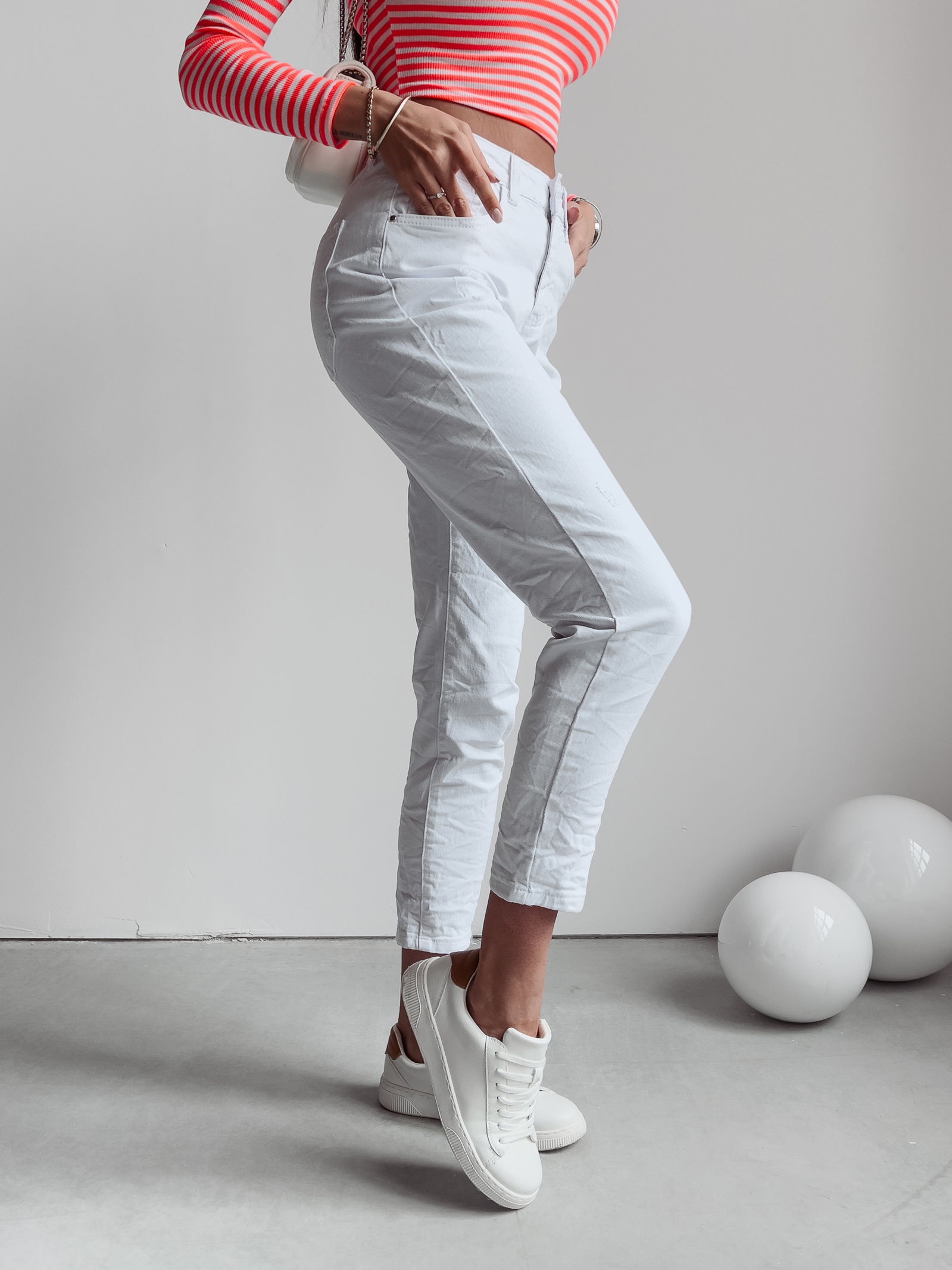 Spodnie jeansowe mom fit CAMI 249 OLAVOGA białe Spodnie jeansowe mom fit CAMI 249 OLAVOGA białe