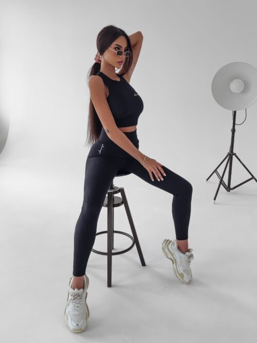 Komplet prążkowany sportowy Colet Ola Voga czarny