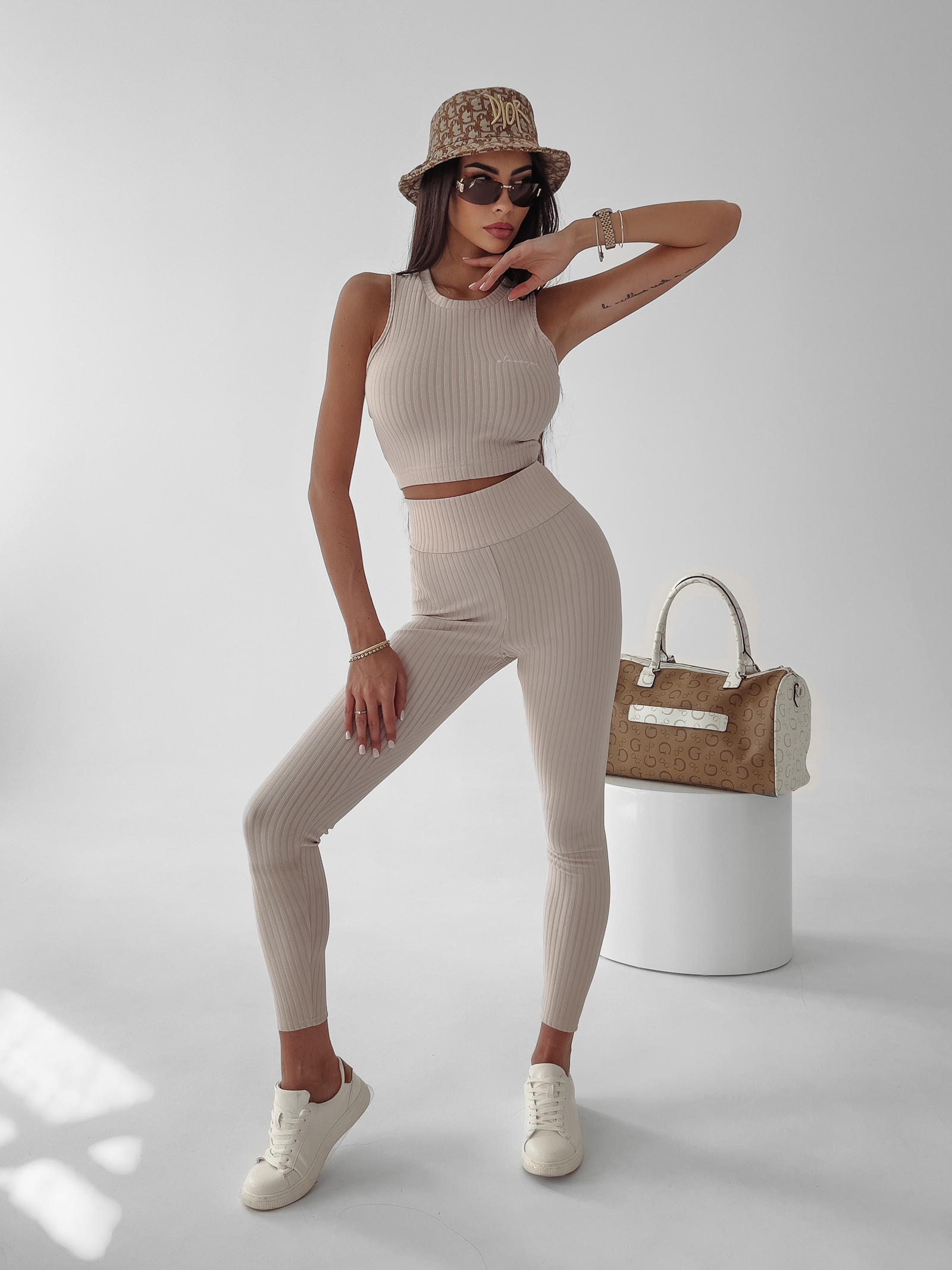 Komplet prążkowany sportowy Colet Ola Voga beżowy