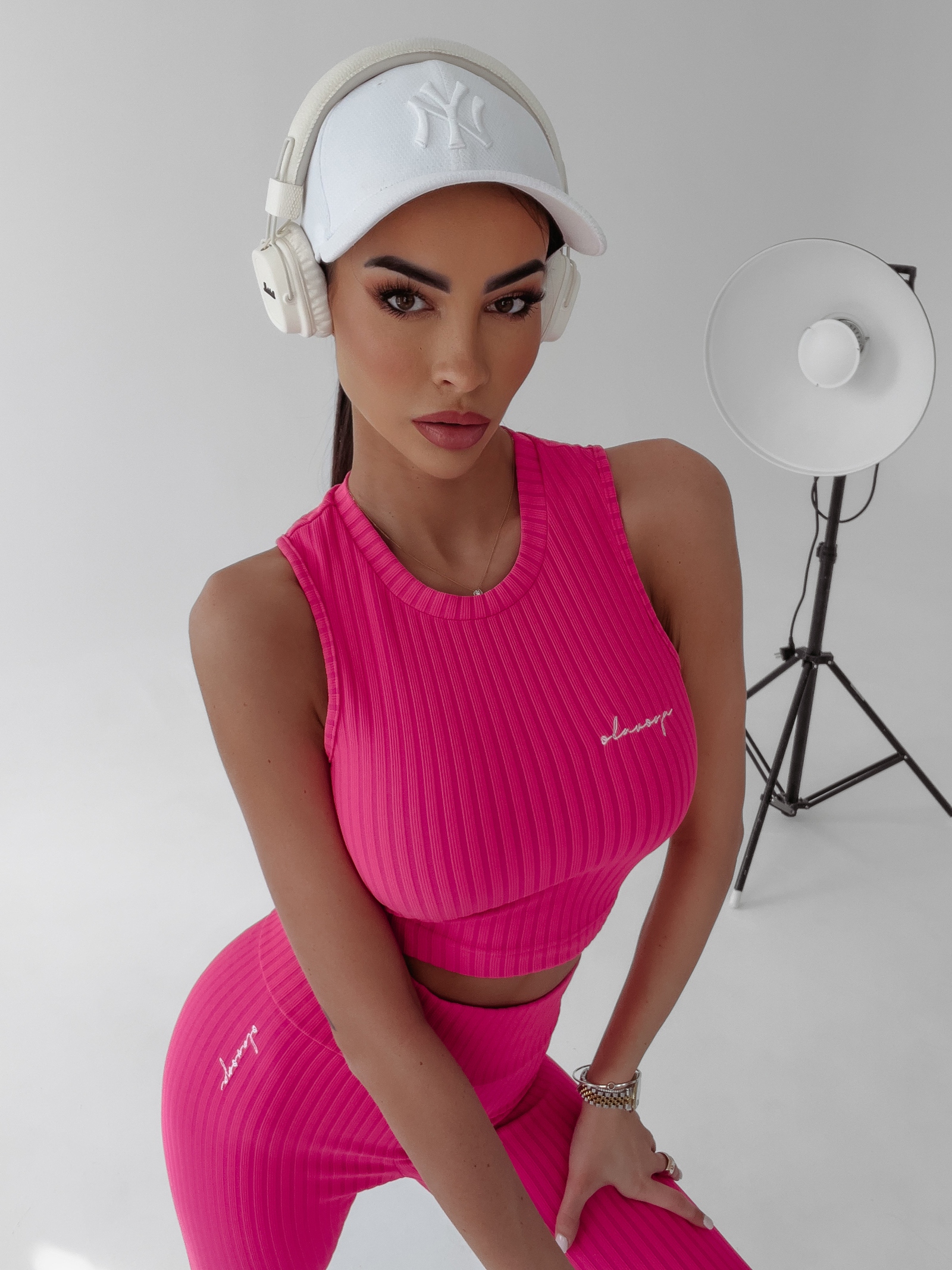 Komplet prążkowany sportowy Colet Ola Voga amarantowy Komplet prążkowany sportowy Colet Ola Voga amarantowy