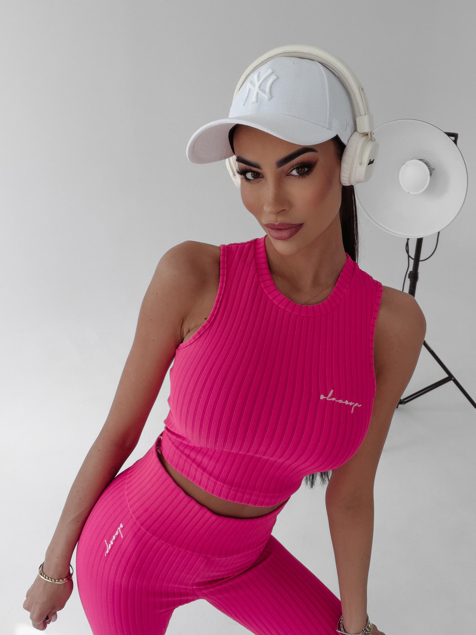 Komplet prążkowany sportowy Colet Ola Voga amarantowy Komplet prążkowany sportowy Colet Ola Voga amarantowy