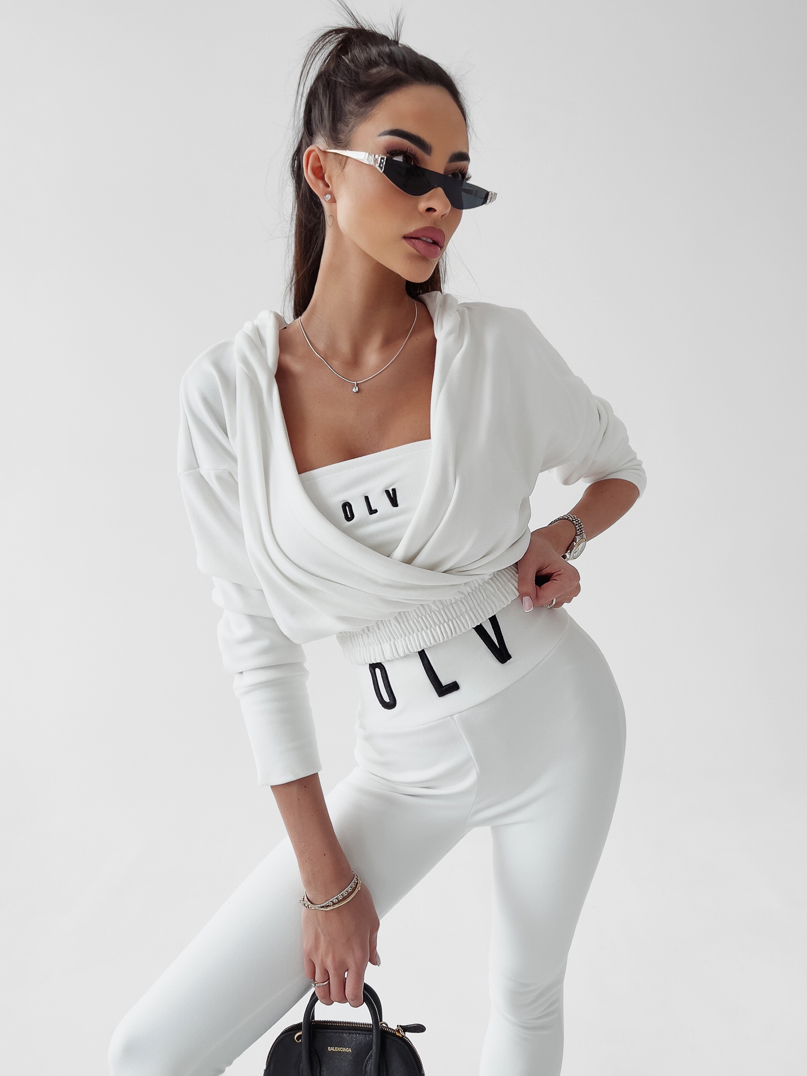 Komplet 3-częsciowy logowany Moccia Ola Voga ecru Komplet 3-częsciowy logowany Moccia Ola Voga ecru