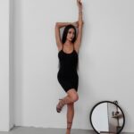 Sukienka dopasowana Abbie Ola Voga czarna