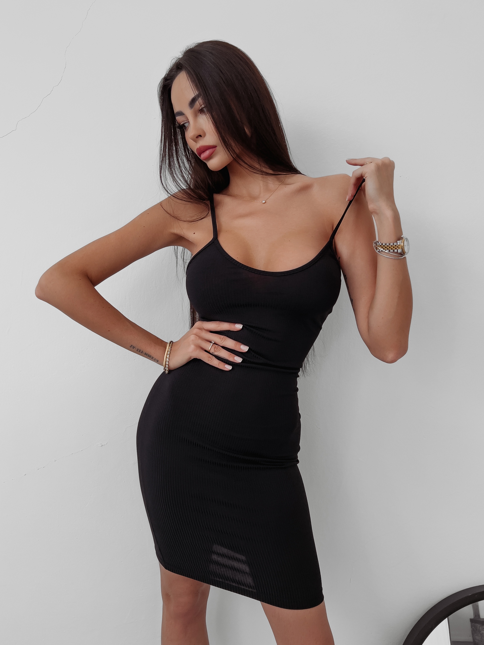 Sukienka dopasowana Abbie Ola Voga czarna Sukienka dopasowana Abbie Ola Voga czarna