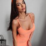 Sukienka dopasowana Abbie Ola Voga koralowa