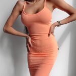 Sukienka dopasowana Abbie Ola Voga koralowa