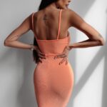 Sukienka dopasowana Abbie Ola Voga koralowa