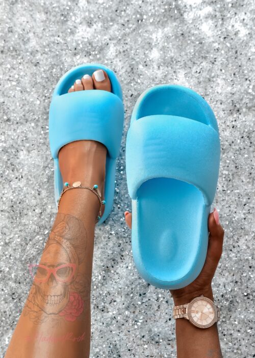 Klapki piankowe Madam Candis błękitne