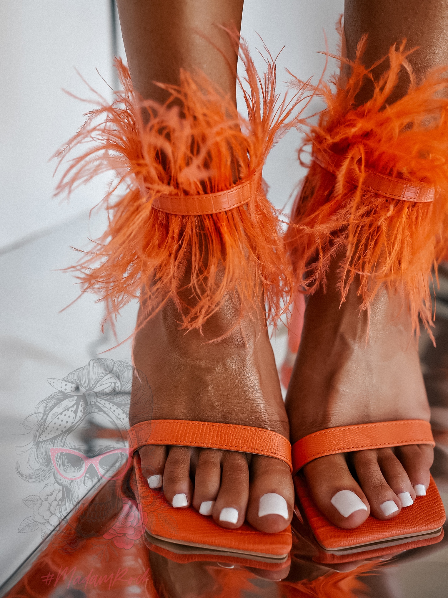 Sandały z piórami Madam Sontre pomarańczowe