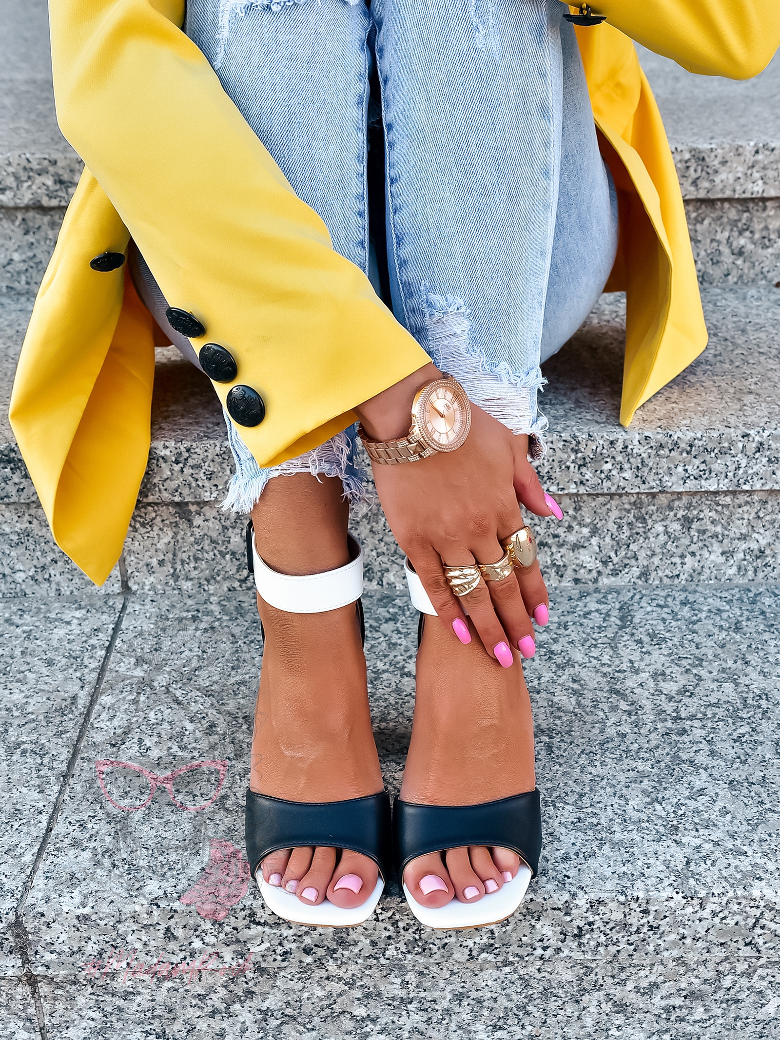 Sandały na słupku Madam Multit czarno-białe