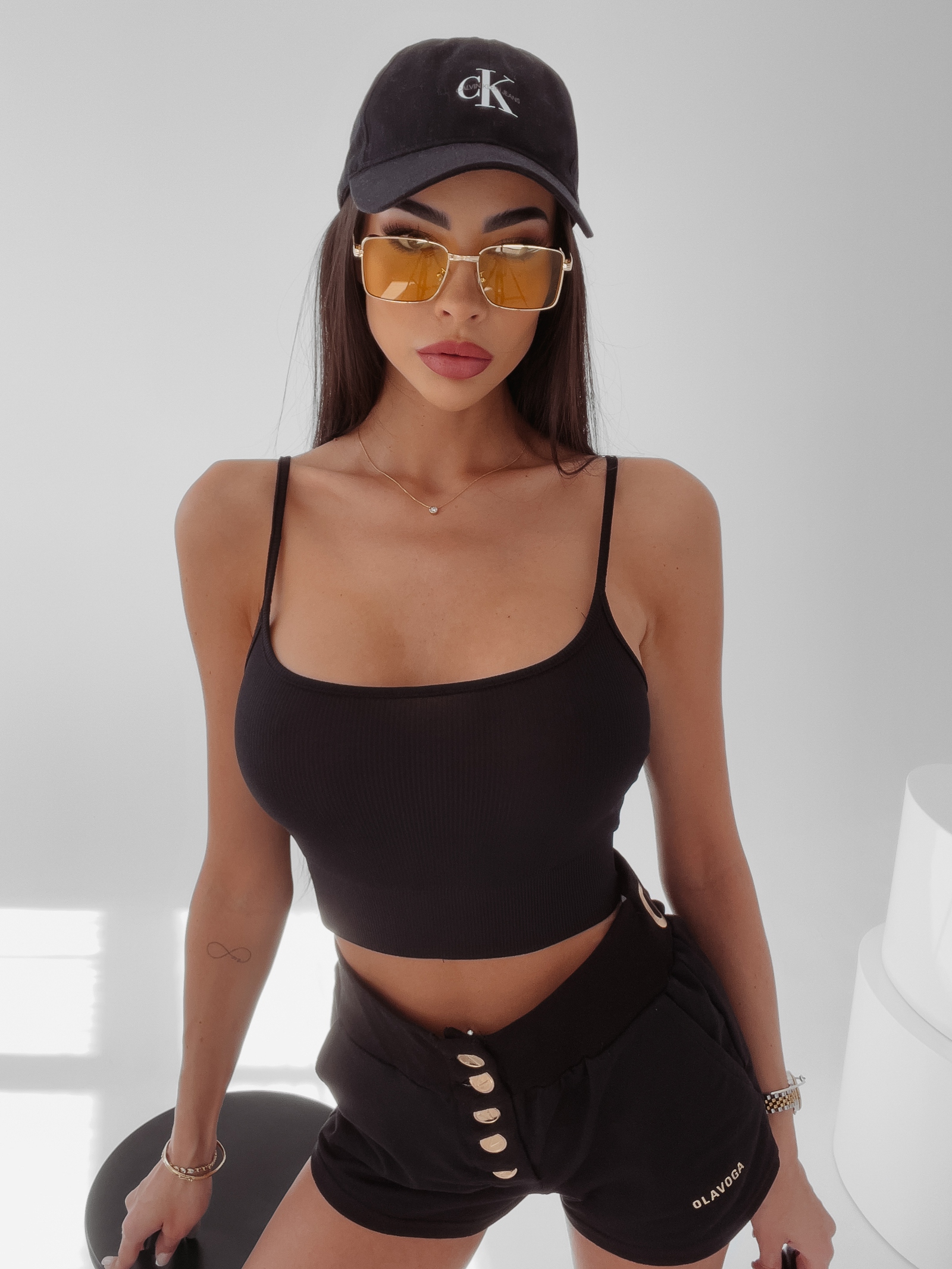 Top krótki Beti Ola Voga czarny