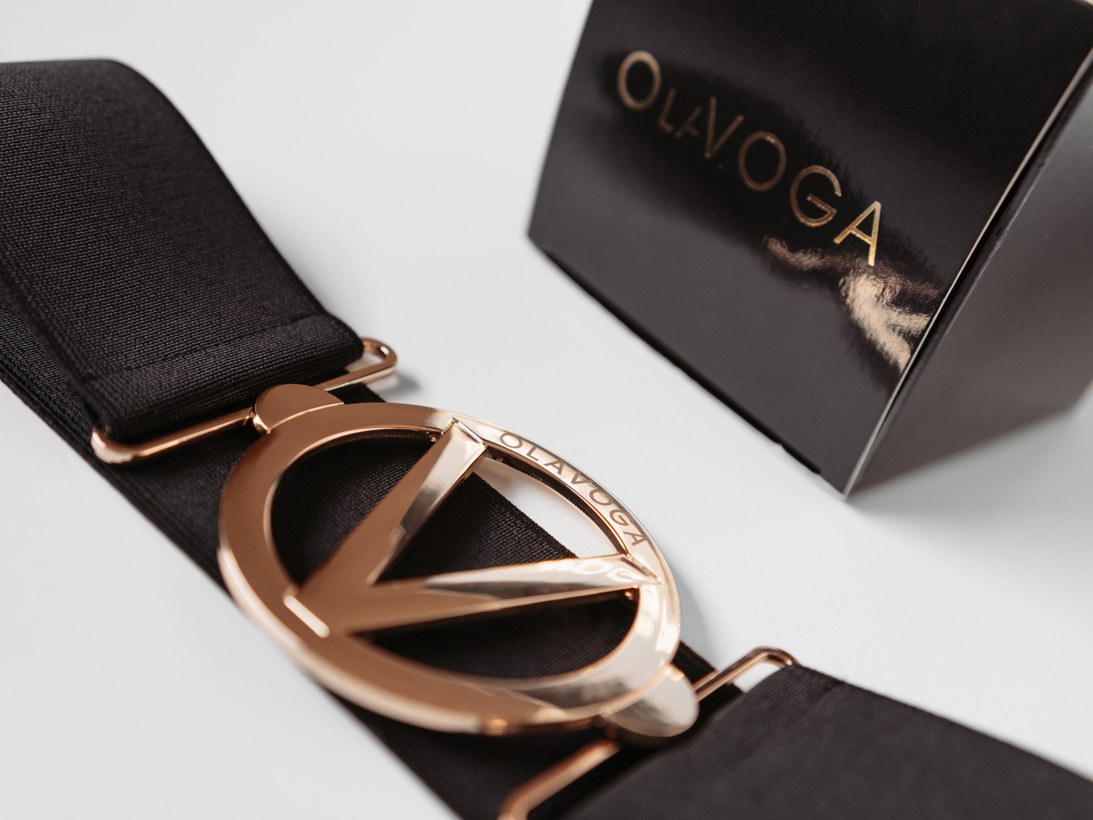 Pasek gumowy elegancki z klamrą logowany Anais czarny