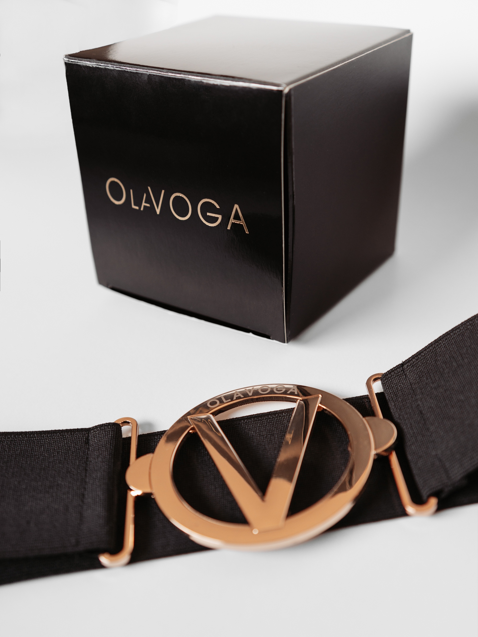 Pasek gumowy elegancki z klamrą logowany Anais czarny