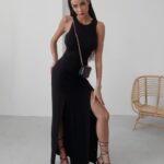 Sukienka dopasowana z rozcięciem Amali Ola Voga czarna