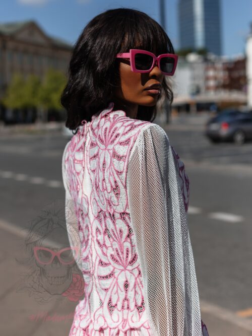 Sukienka gipiurowa z siatką Lalla różowo-biała