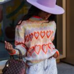 Sweter w serca Molis kolorowy