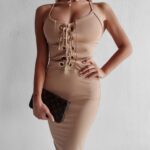 Sukienka elegancka z dekoltem Paris Ola Voga beżowa