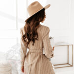 Komplet wiosenny w paski Casuals beżowy