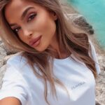 T-shirt bawełniany z wycięciem Romance Ola Voga biały