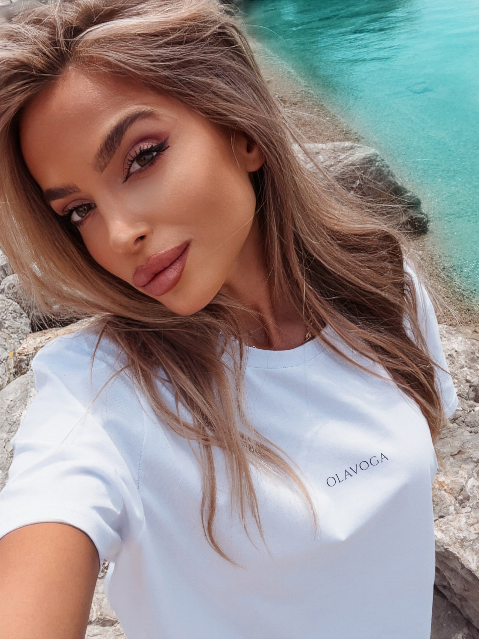 T-shirt bawełniany z wycięciem Romance Ola Voga biały