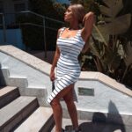 Sukienka prążkowana z rozcięciem Italia Ola Voga biało-czarna