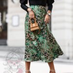 Spódnica satynowa Melodia w panterkę zielona