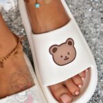 Klapki z misiem Madam Mibi białe