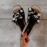 Klapki płaskie Madam Daisy czarne