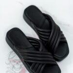 Klapki na platformie Madam Iksi czarne