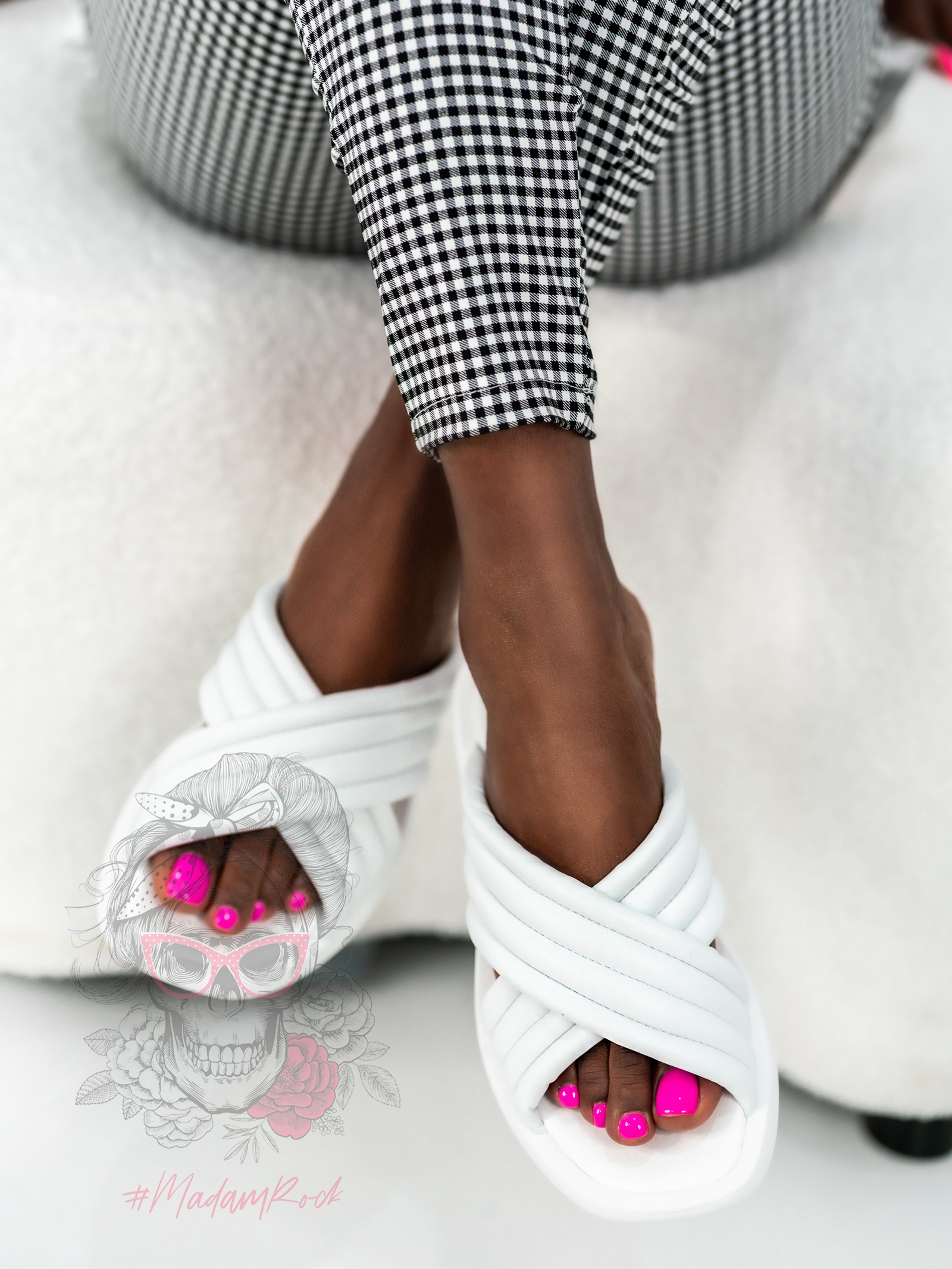 Klapki na platformie Madam Iksi białe