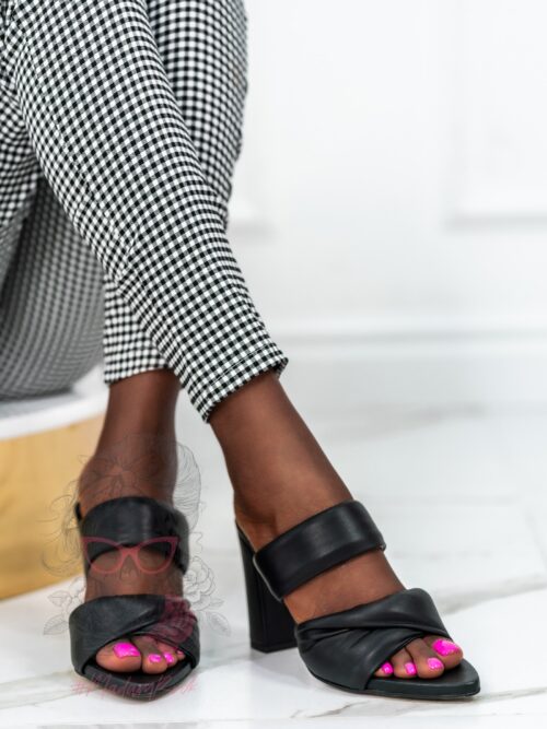 Klapki skórzane Madam Cames czarne