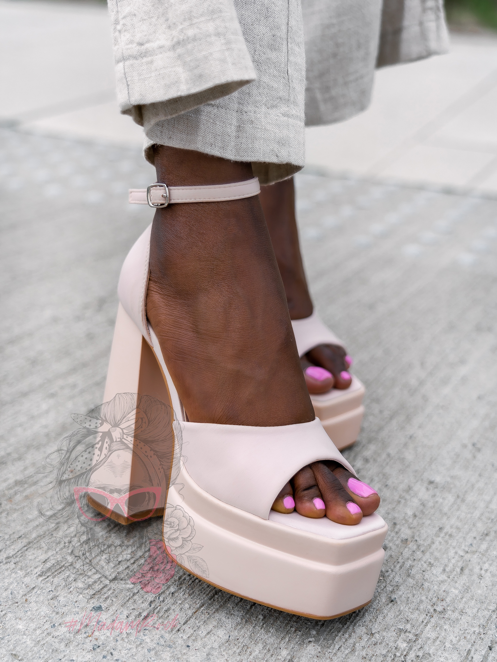 Sandały na słupku Madam Kourtney beżowe