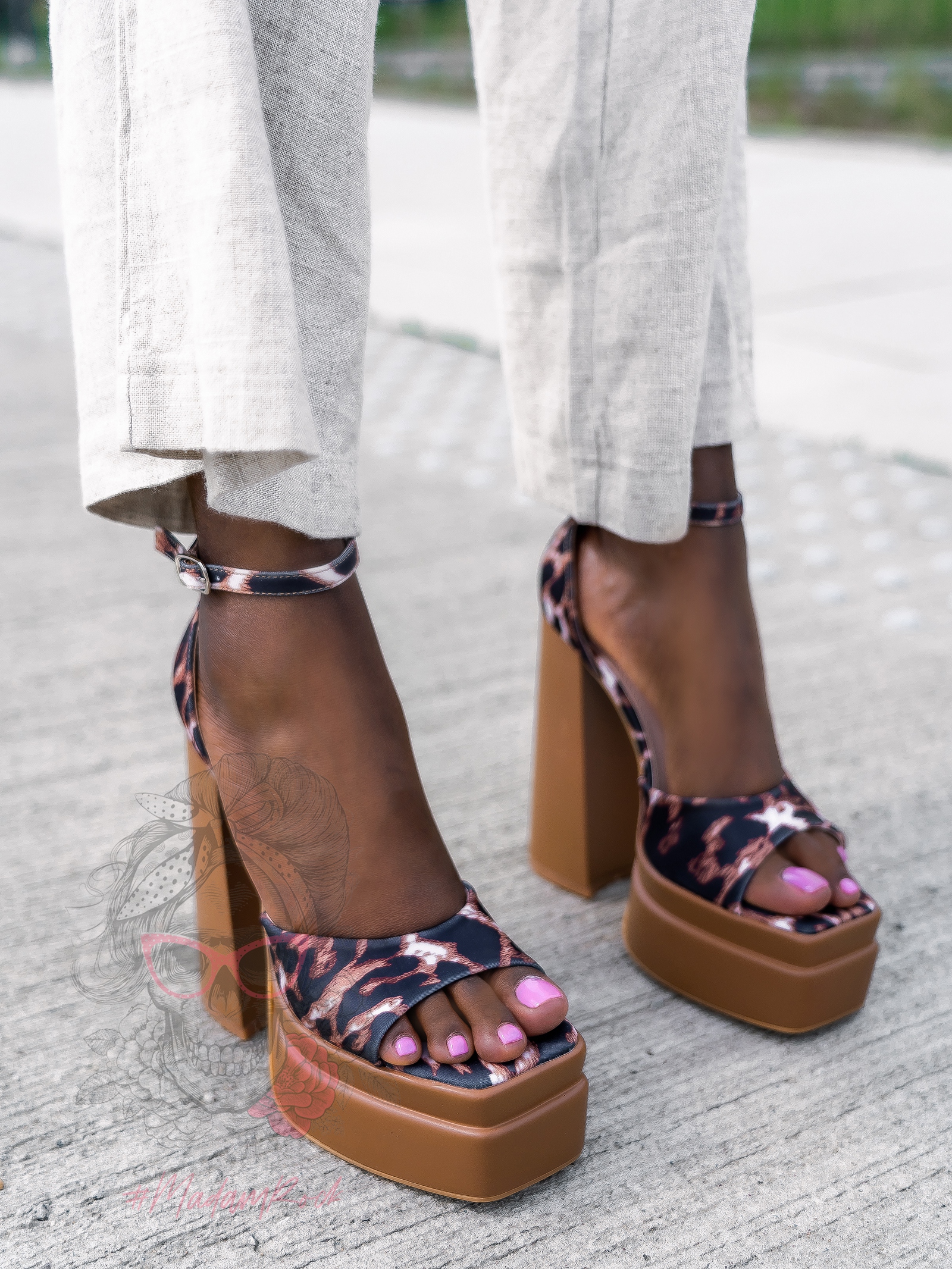 Sandały na słupku Madam Kourtney brązowe w panterkę