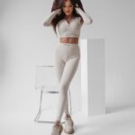 Komplet dopasowany Lunya Ola Voga beżowy