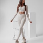 Komplet dopasowany Lunya Ola Voga beżowy