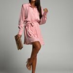 Sukienka koszulowa gładka Elva pudrowa