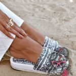 Klapki z cyrkoniami Rock Bandit białe