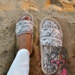 Klapki z cyrkoniami Rock Bandit beżowe