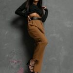 Spodnie eleganckie z paskiem Gobfo II karmelowe