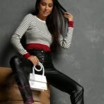 Sweterek w paski Laden biały