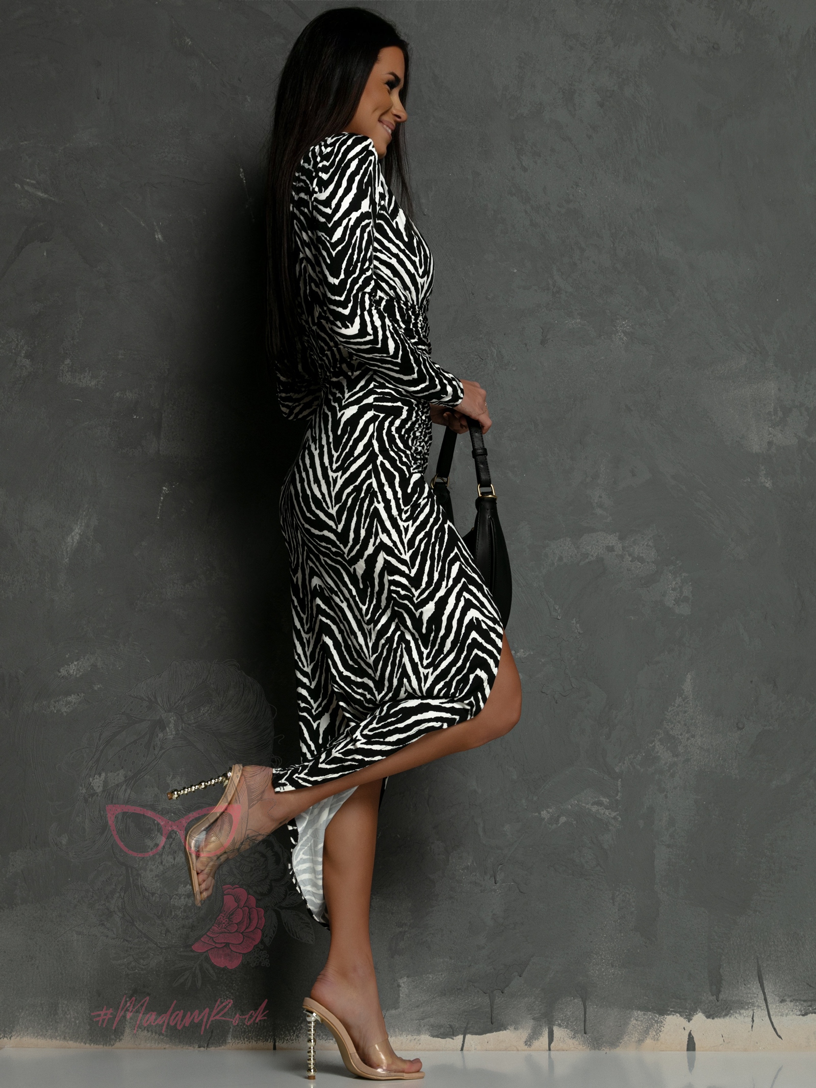 WYPRZEDANE- Sukienka elastyczna Modevo w zebrę biało-czarna