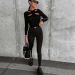 Bluzka dopasowana z wycięciem Elliana Ola Voga czarna