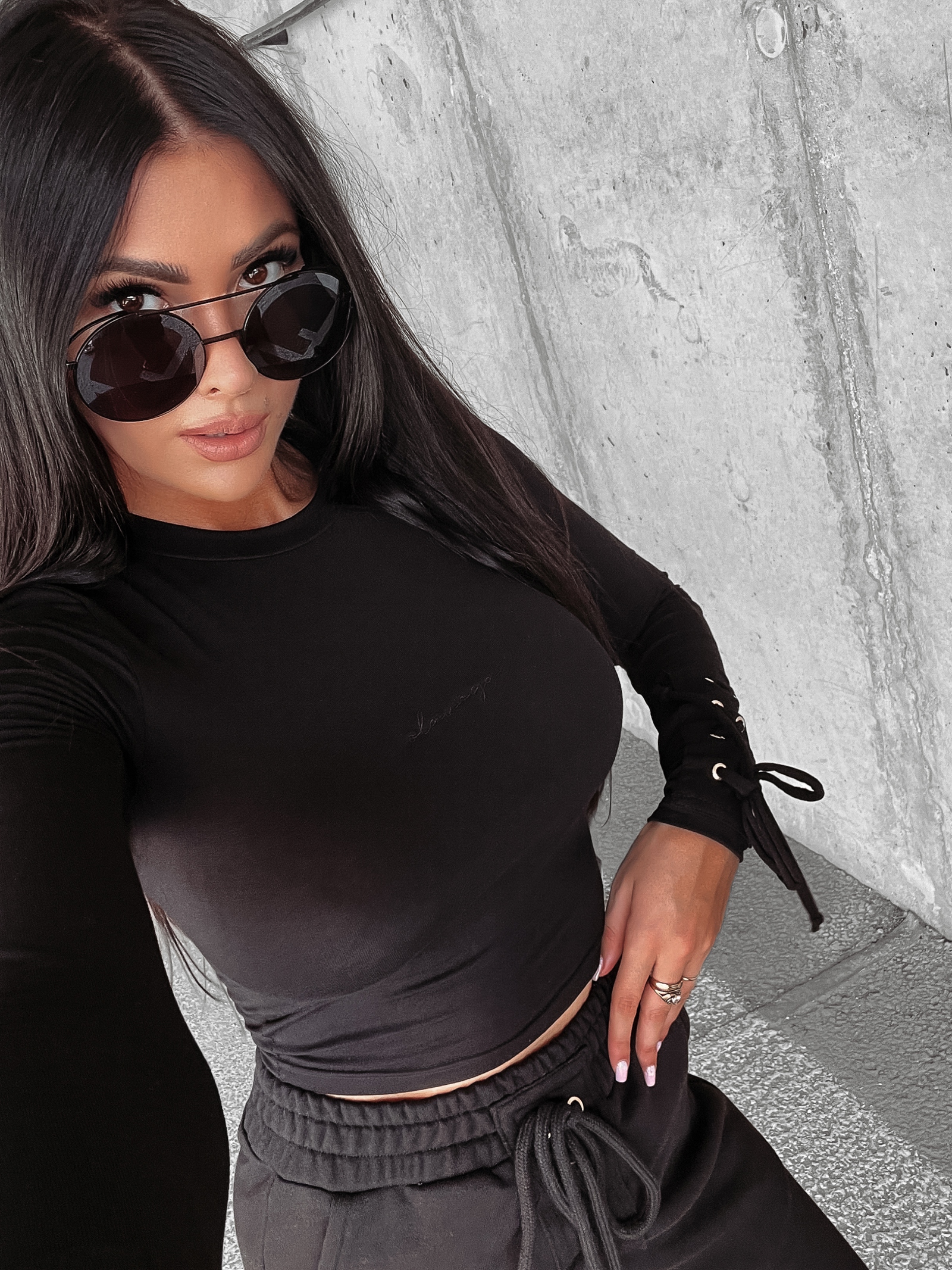 Bluzka dopasowana wiązana Donia Ola Voga czarna Bluzka dopasowana wiązana Donia Ola Voga czarna