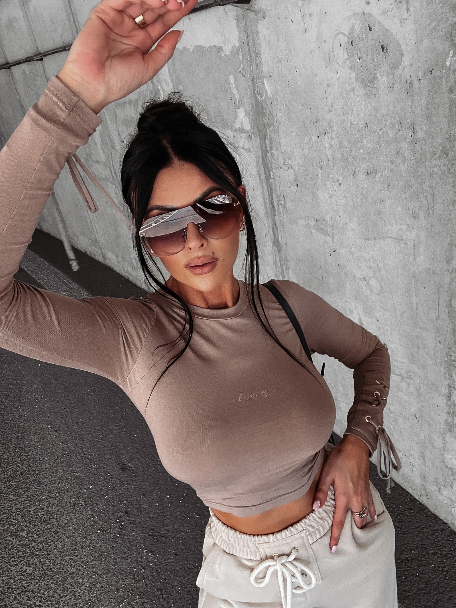 Bluzka dopasowana wiązana Donia Ola Voga beżowa