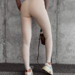 Legginsy połyskujące z klamrą Arleen Ola Voga beżowe