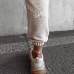 Spodnie bawełniane z haftem Brano Ola Voga beżowe