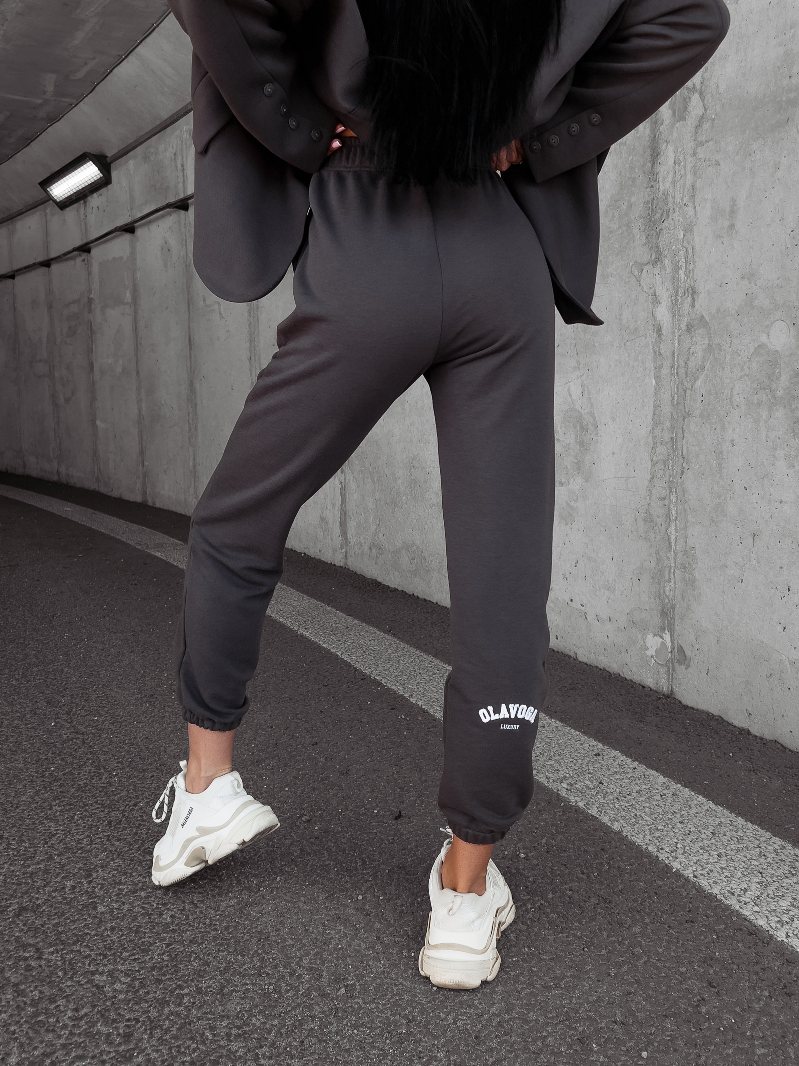 Spodnie bawełniane z haftem Brano Ola Voga grafitowe Spodnie bawełniane z haftem Brano Ola Voga grafitowe