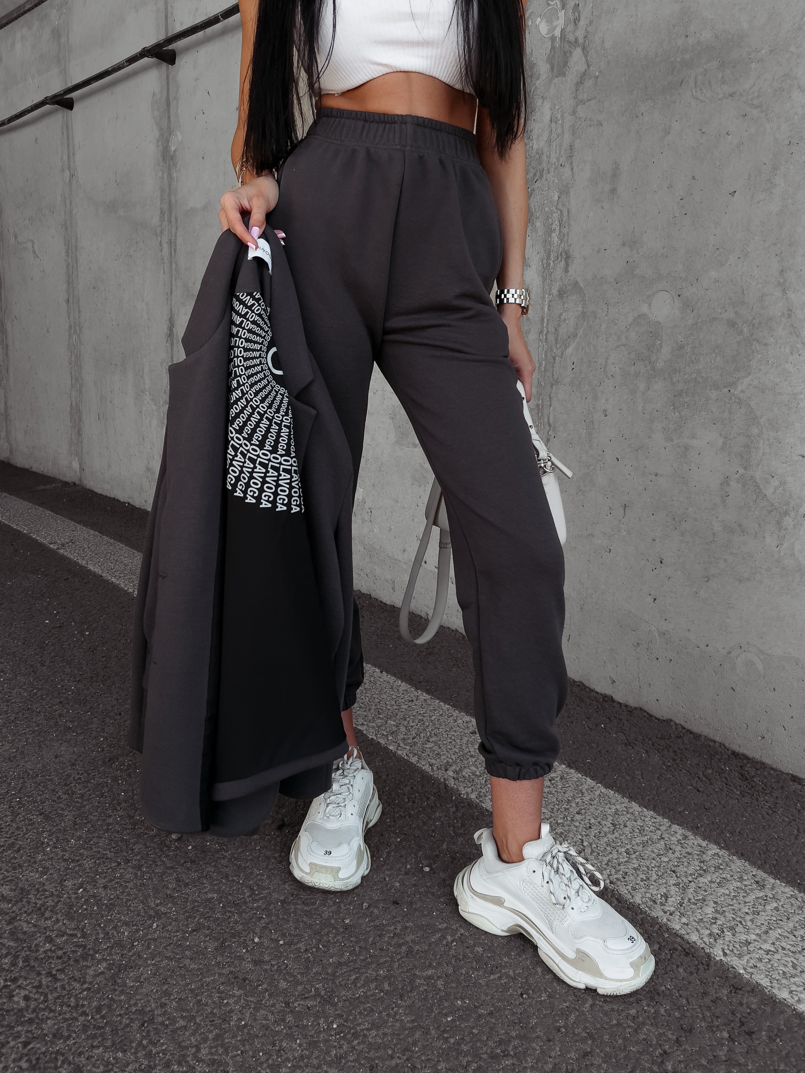 Spodnie bawełniane z haftem Brano Ola Voga grafitowe Spodnie bawełniane z haftem Brano Ola Voga grafitowe